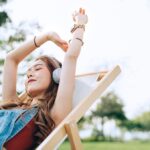 ilustrasi-perempuan-bersantai_169